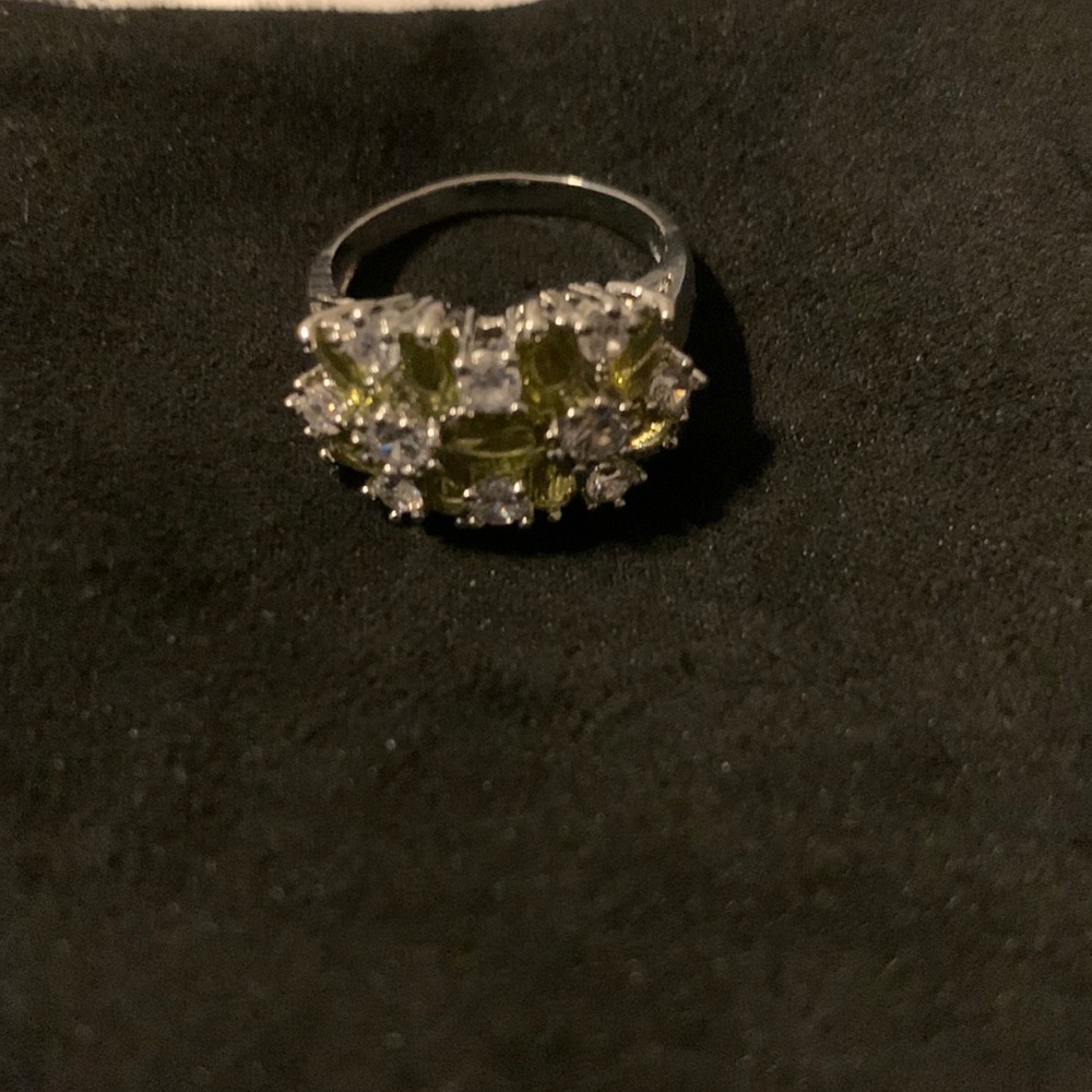5.98 ct Peridot & White Sapphire Ring